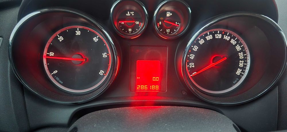 Opel astra  sports tourer