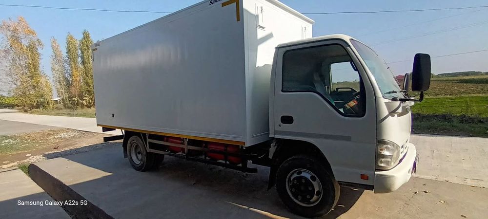 Isuzu 2015 yuripturgan moshina