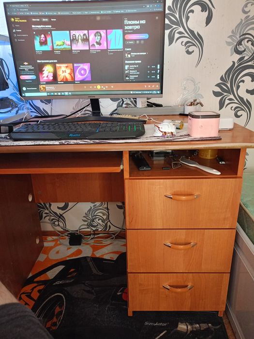 Продам компьютерный стол