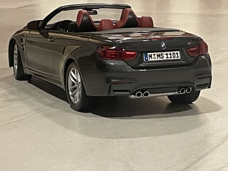 BMW F 33 1/18 Paragon