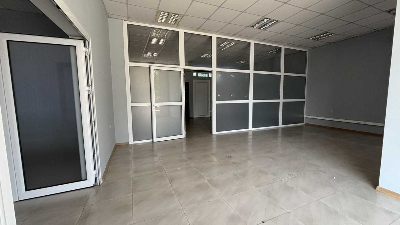 Дава се под наем Магазин в Пловдив, Център - 190 кв.м за 943.5 € - Снимка #1