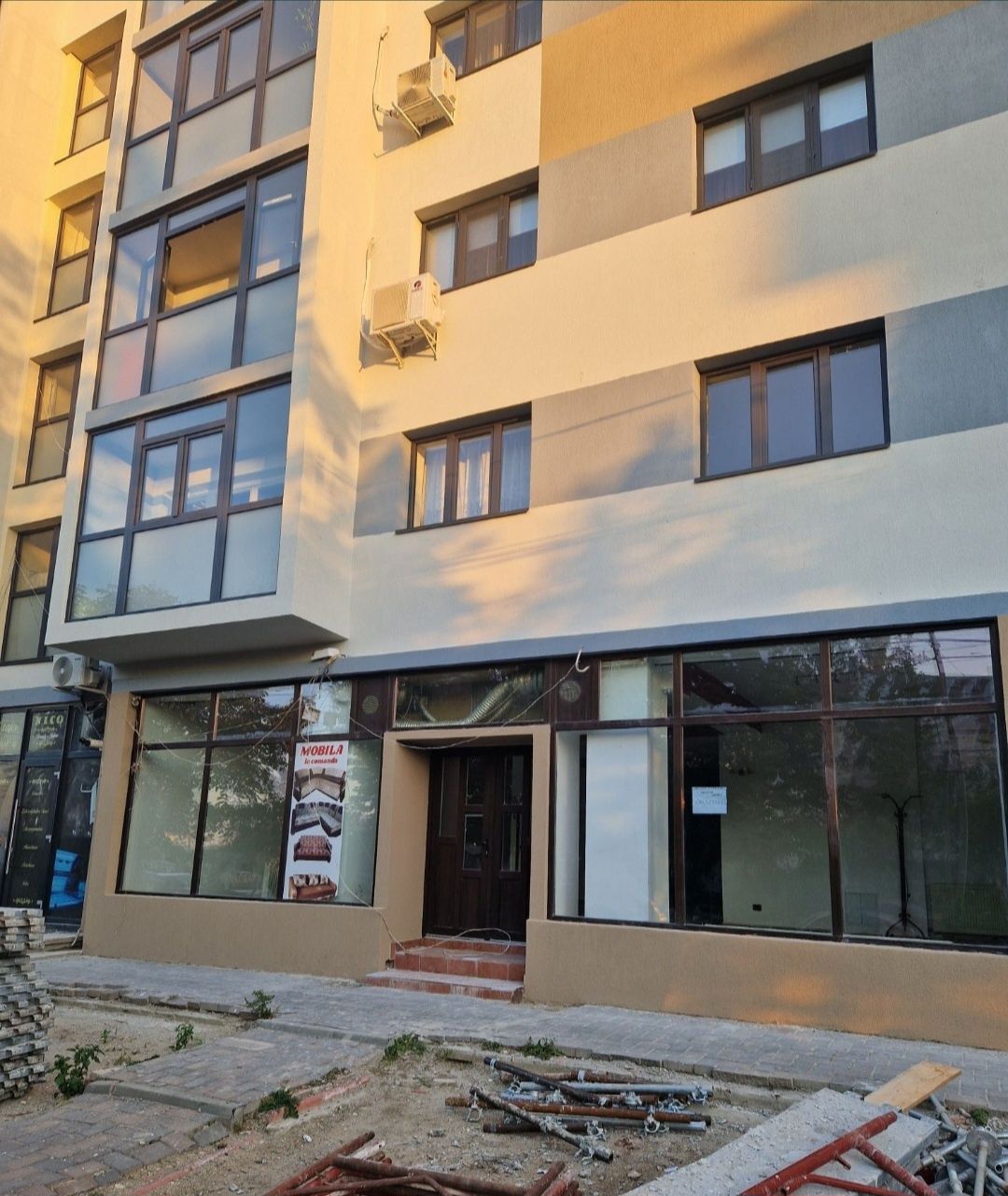 Închiriez spațiu comercial
