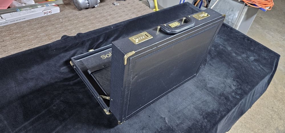 Vand geanta / diplomat / valiza