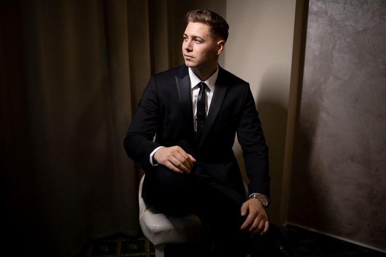 Vand costum BIGOTTI, ca nou, purtat o singura data.