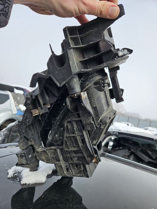 Десен фар за Audi Q5 2010god