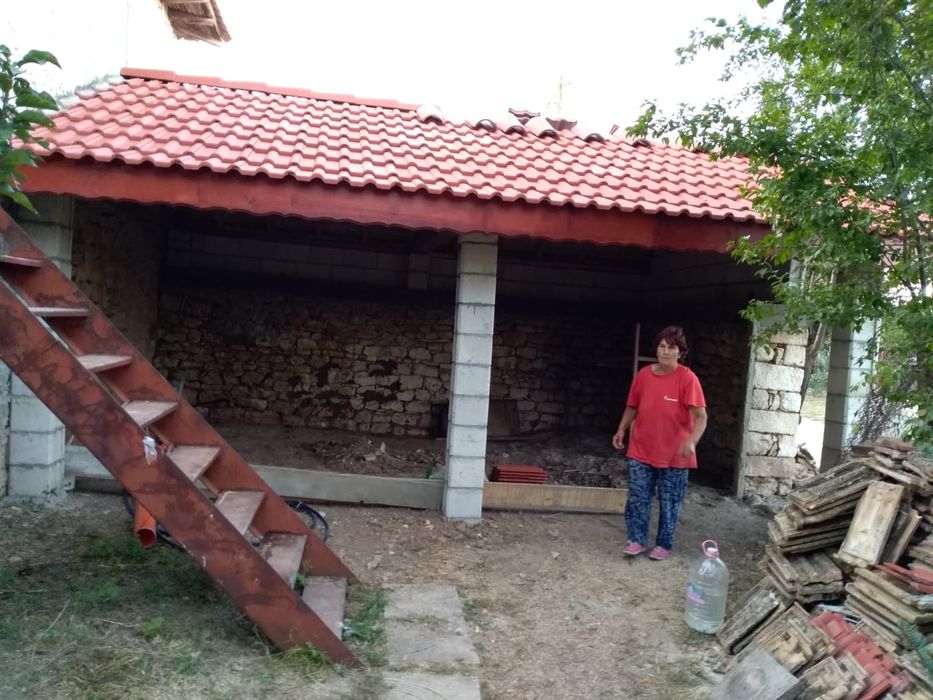 Земя с 1/2 къща