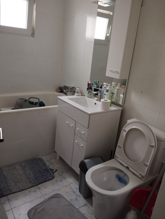 Vând apartament cu 3 camere.