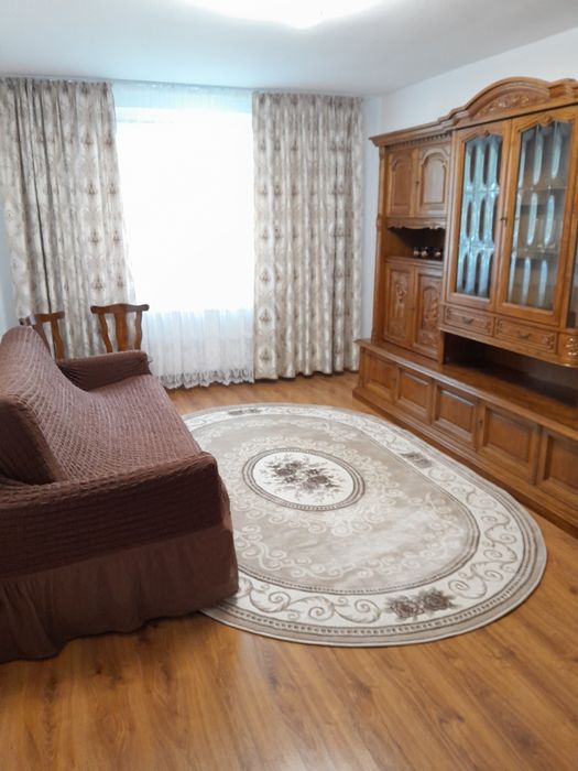 Inchiriez apartament