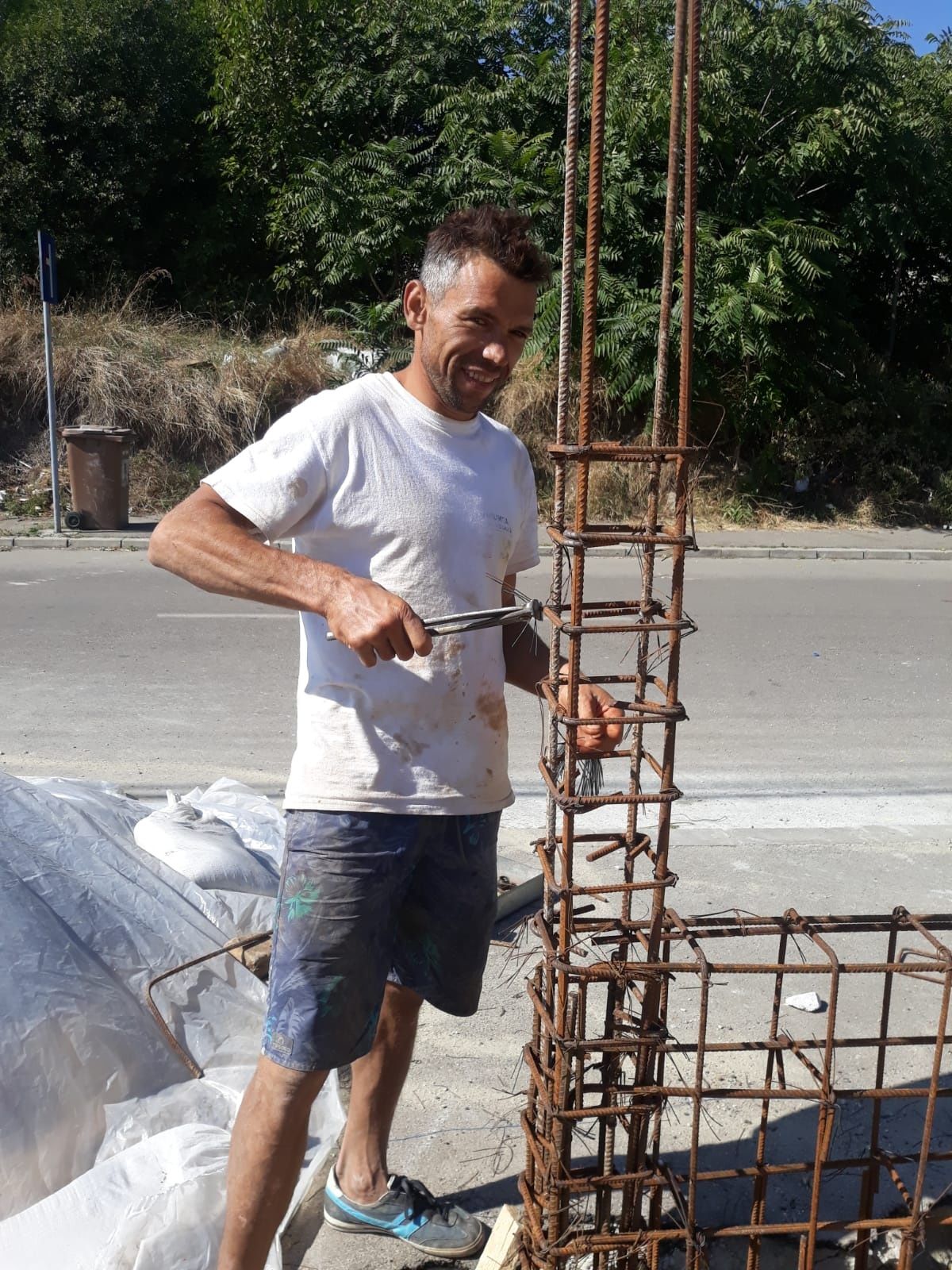 Vindem din stoc sau pe comanda etrieri din fier striat de 8mm.
Produce