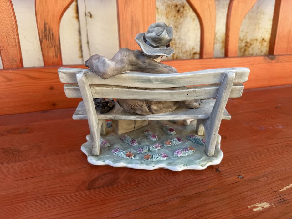 Vagabond pe banca bibelou