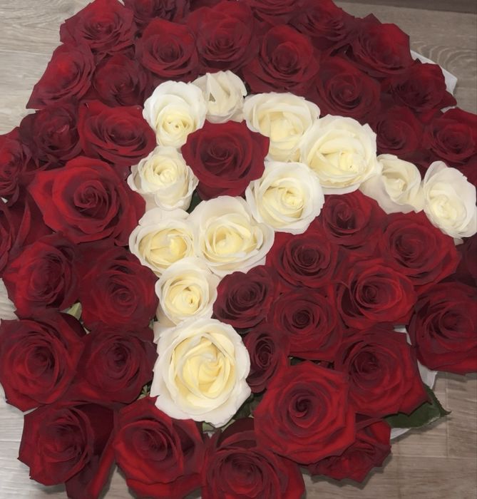 цветы красные и белые, 51 штук