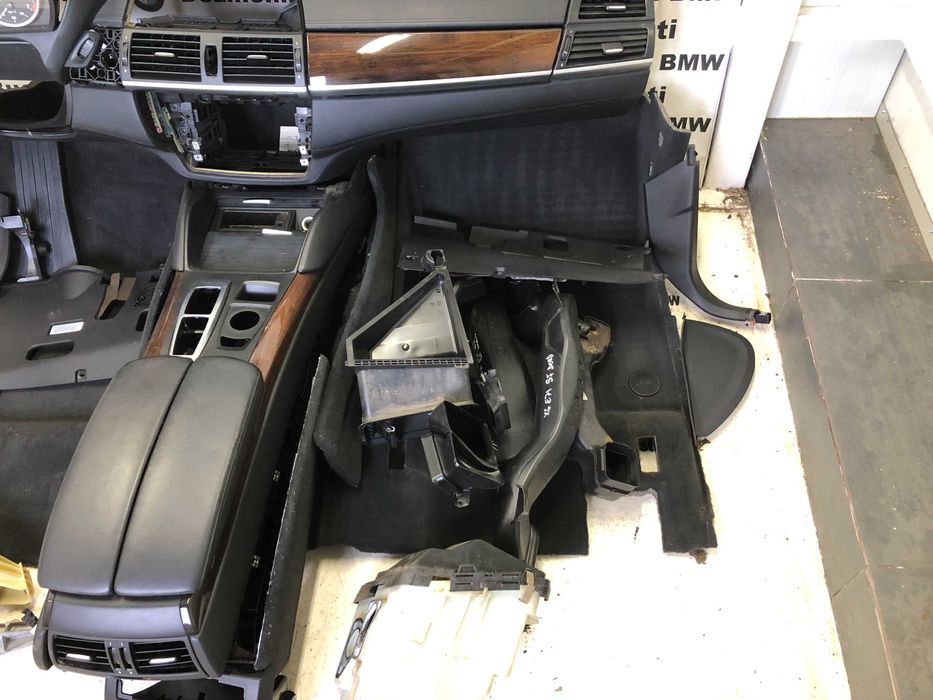 Kit conversie mutare volan BMW X6 E71 plansa cu HUD si piele nappa