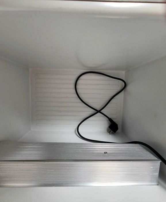 Vand frigider pentru rulota, camping Teesa 42 l