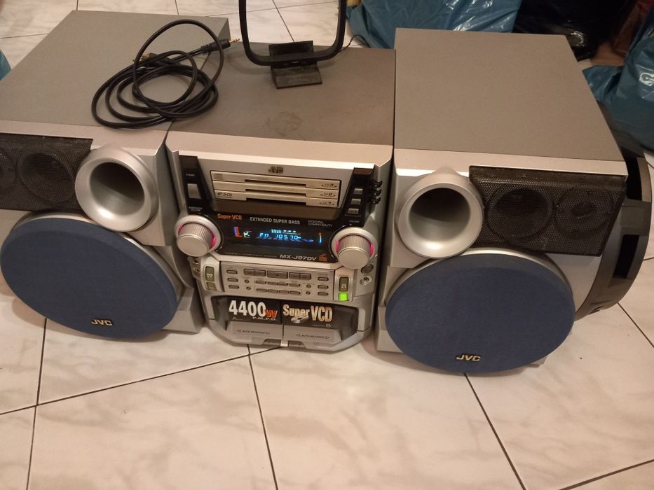 Продавам музикална уредба JVC model MXJ970W