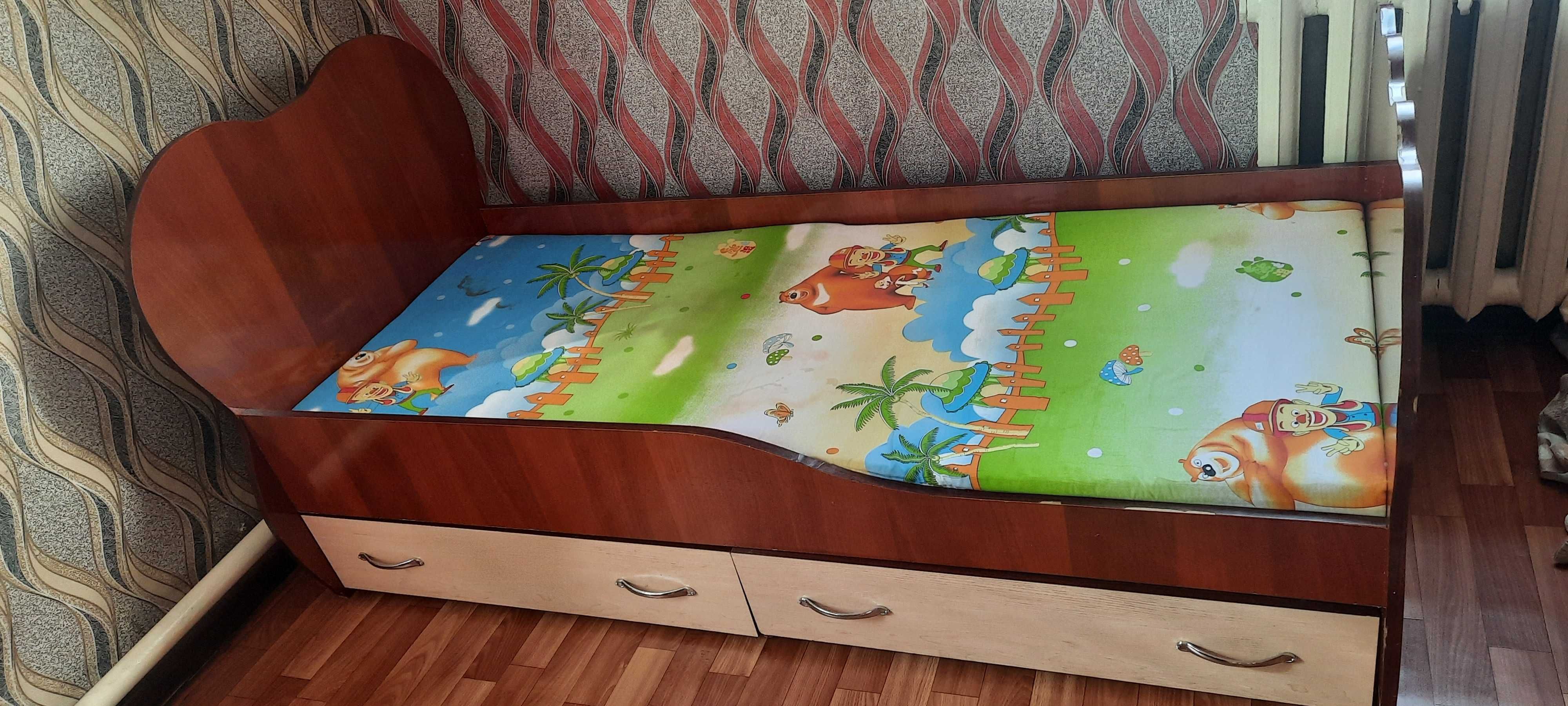 Кровать детская. Размер 164×70 см.