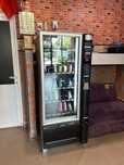 Vending machine(dă rest)in stare perfecta