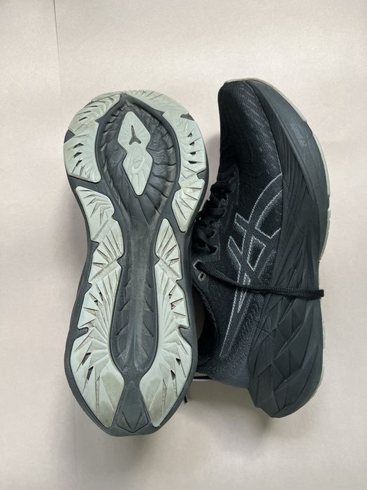 Asics Novablast 4, marime 41.5