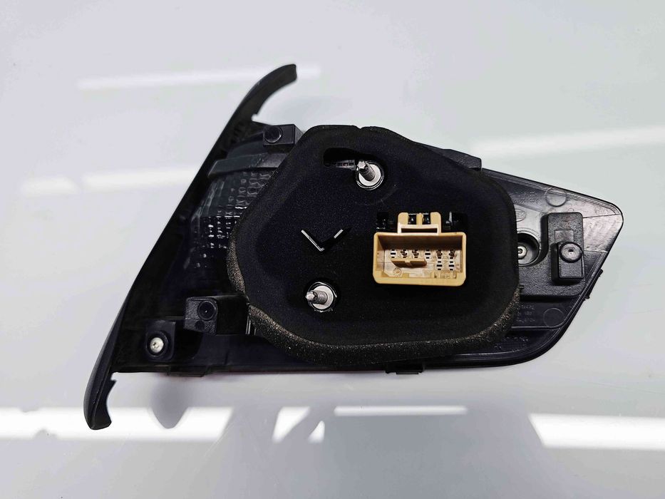 Stop haion stanga Volkswagen Passat B8 (3G2) [Fabr 2015-prezent] OEM