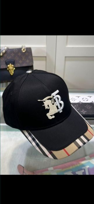 Șapcă Burberry model 2026, 8 modele