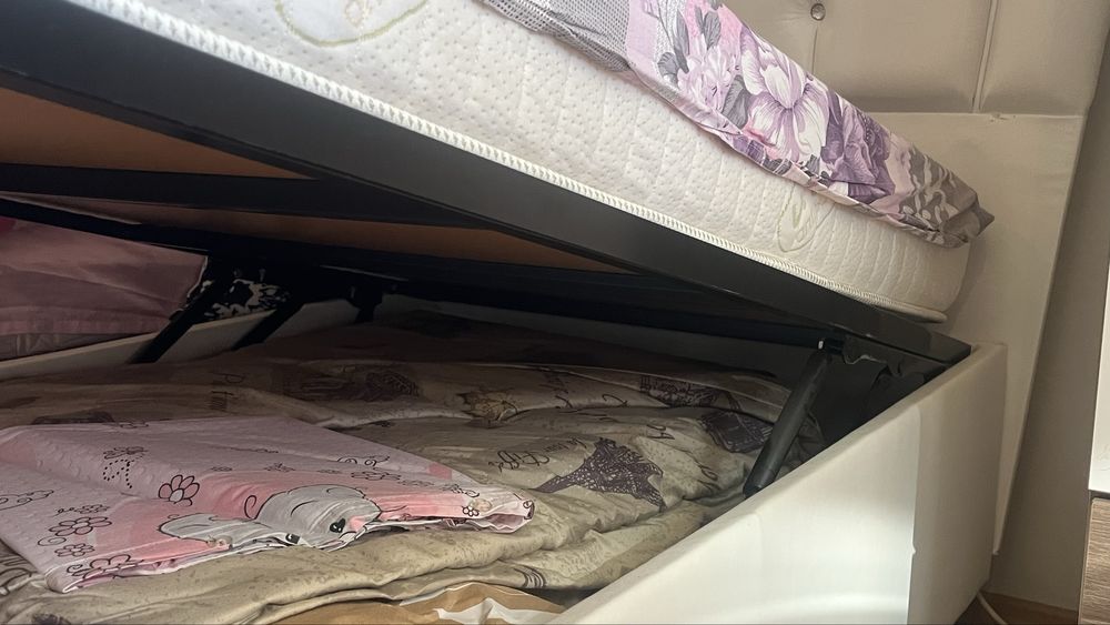 Тапицирано легло 90/200