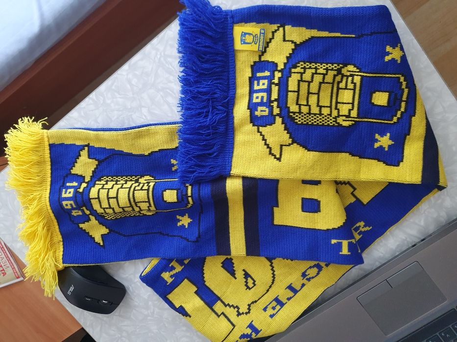 Фенски шалове на FC Бauern Munchen, Borussia Dortmund  и Brondby, нови