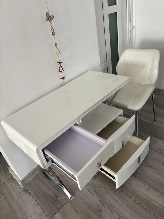 Set Masa de machiaj/Birou, noptiera si scaun