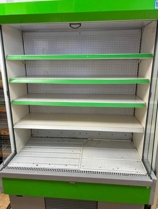 Продавам крайстенна хладилна витрина