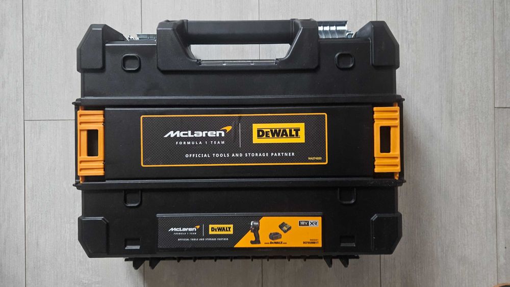 Нов Куфар DeWALT