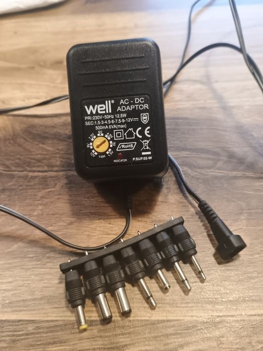 Alimentator- încărcător 1,5 v până la 12v,P max. 12,5w ,7 capete adapt