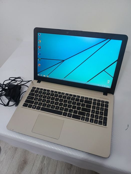 Ноутбук Asus состояние отличное