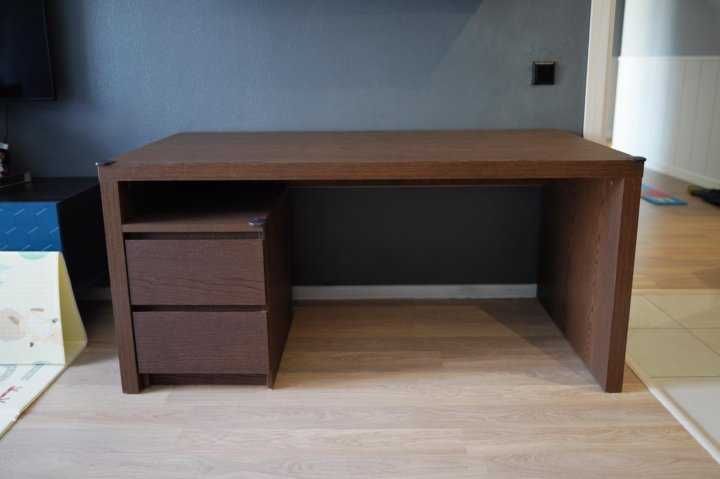письменный стол с тумбой