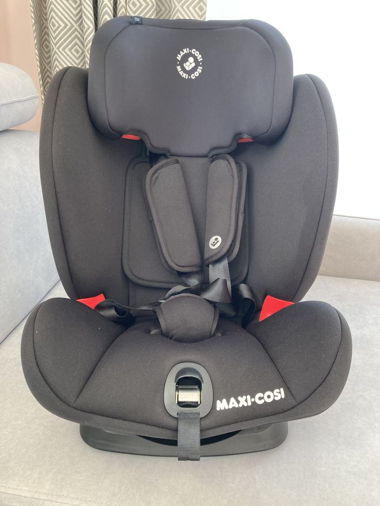 Maxi-Cosi Titan Pro i-Size е столче за кола