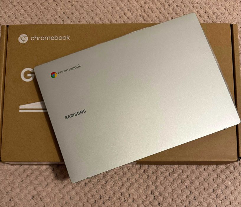 Нов ! Лаптоп Samsung, Chromebook, 4 11.6" Intel Celeron 4500, 4 GB