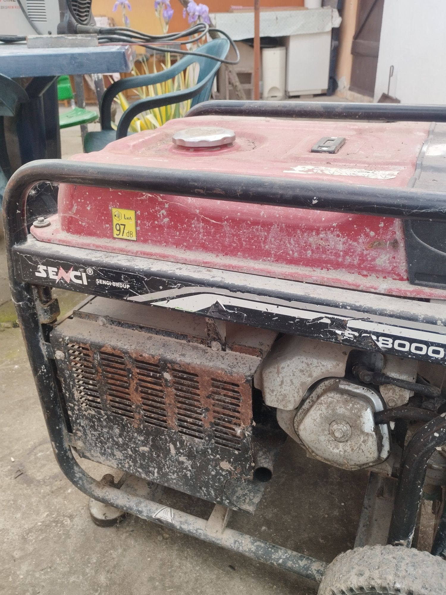 Vând generator second-hand Senci 8000E, pornire la cheie și manual .