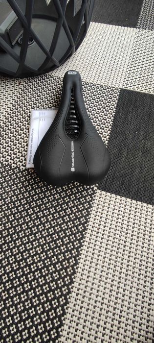 Чисто нови седалки за колело