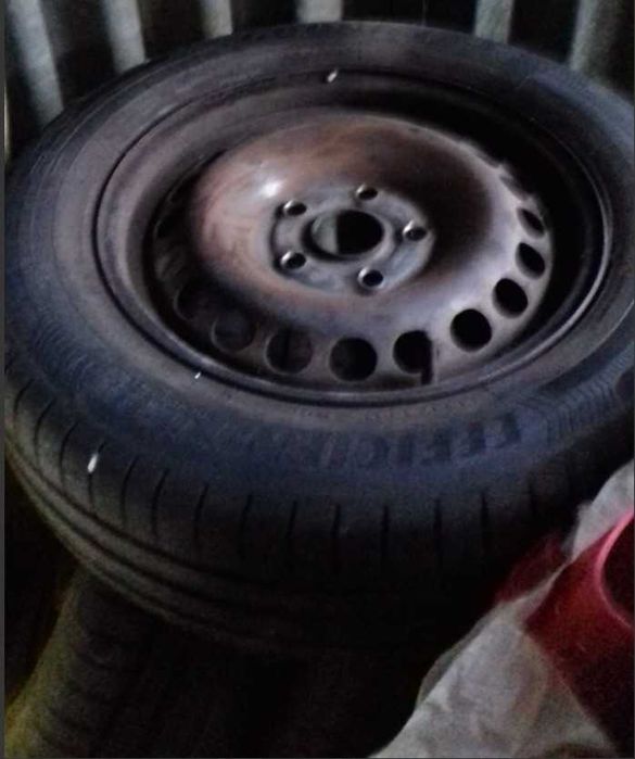 4 gume vara Goodyear DOT 24/2017, 5-6 mm ramasi +4 Jenti VW 195/65/R15