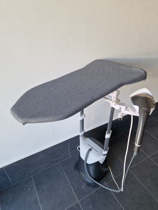 Aparat de călcat vertical Philips GC628/80 all-in-one AiO Seria 8000