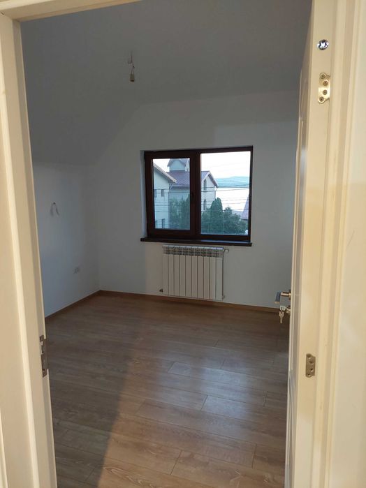 OCAZIE ! Vand casa cu vedere la lac