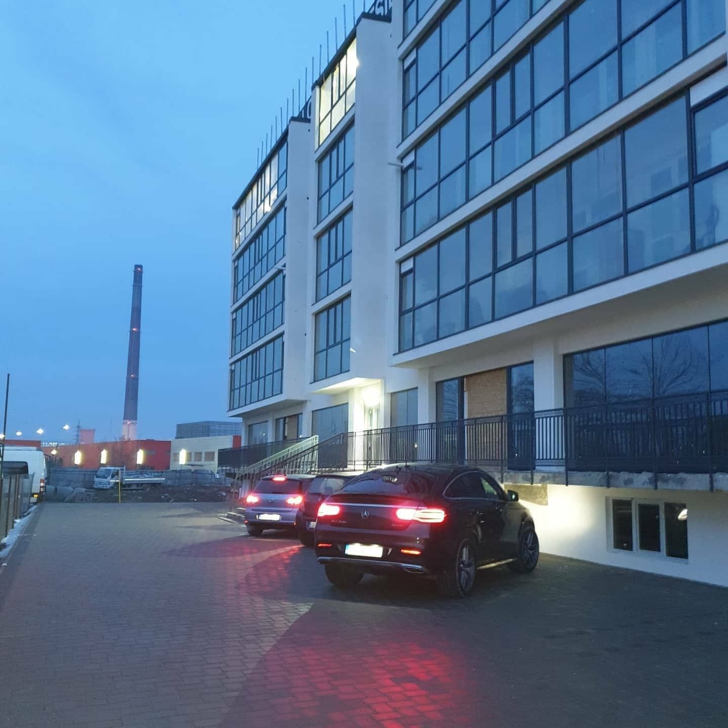 Spatii comerciale de închiriat/ vanzare 100-1400 mp