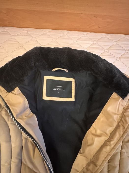 Късо зимно яке Cropp - размер S