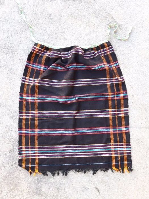 Продавам народни престилки