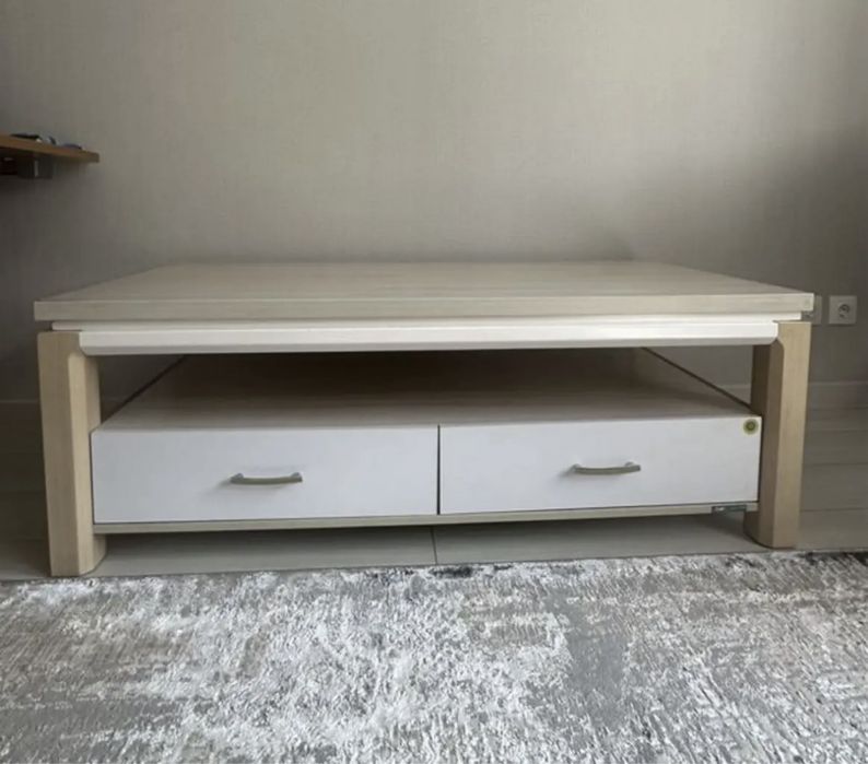 Журнальный стол / подставка под телевизор