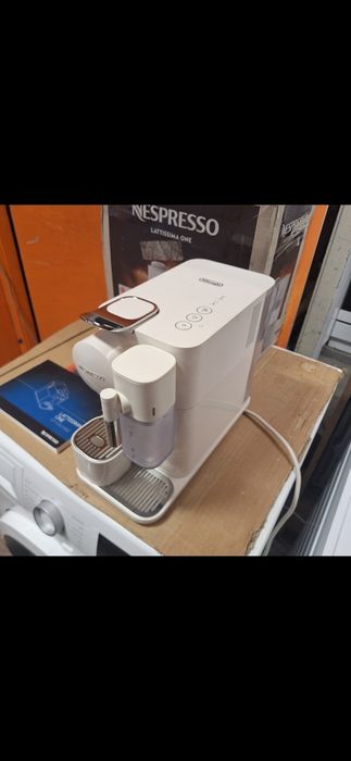 Кафе машина Nespresso Delonghi  Lattissima one
