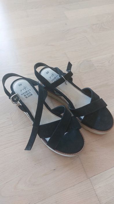 Sandale cu platforma