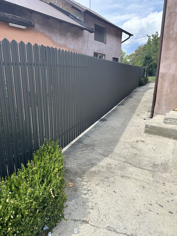 Construim garduri din sipca metalic plasa bordurata