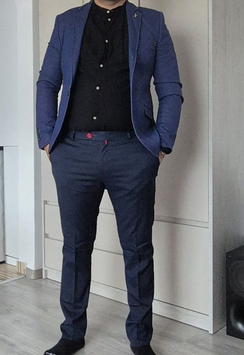 Vând sacouri și pantaloni