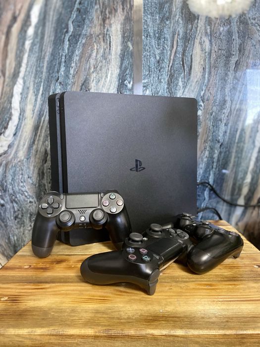 PS4 slim 1TB.