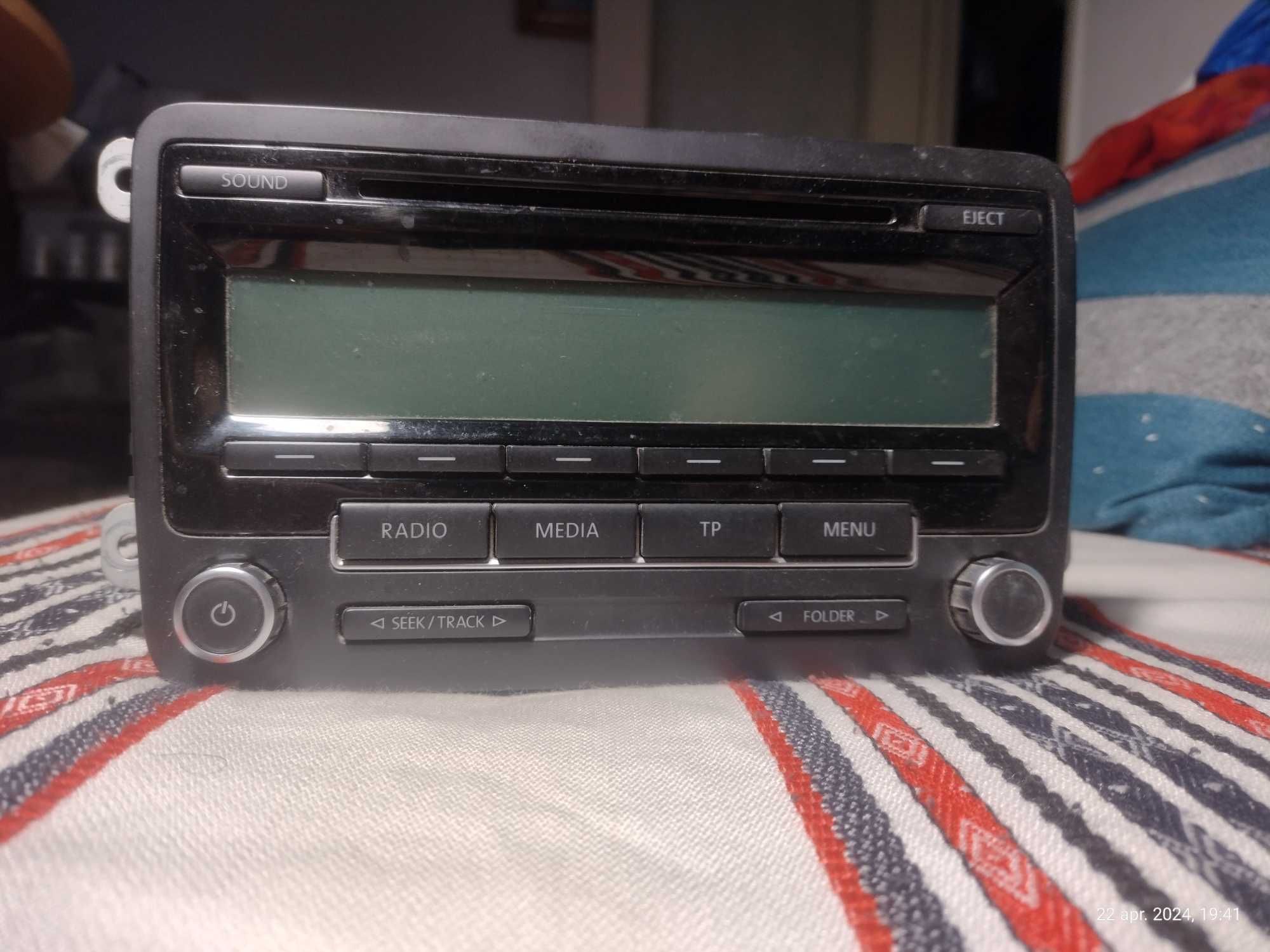Radio CD-Player MP3 VW (Volkswagen) cod piesa:1K0035186AA, impecabil