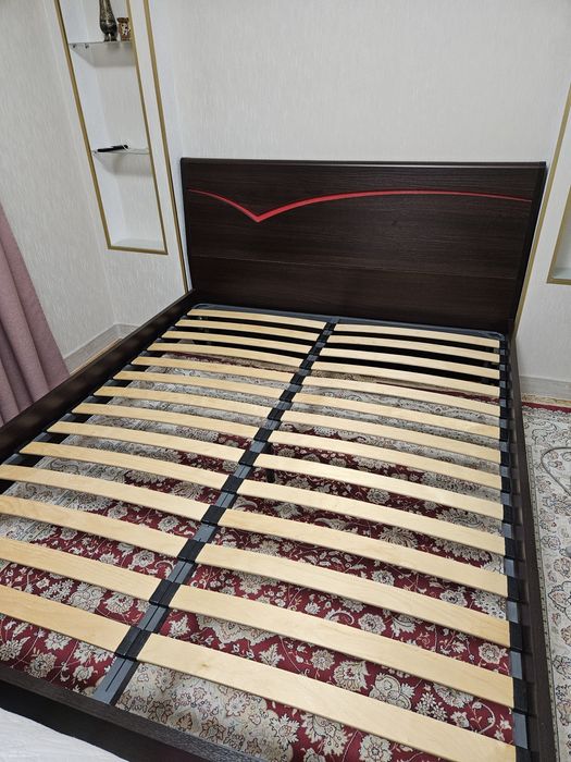 Продам двухспальную кровать