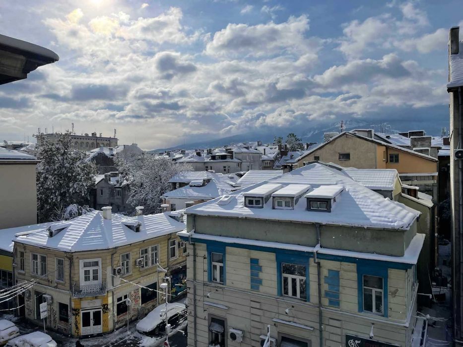 Дава се под наем Тристаен апартамент в София, Център - 77 кв.м за 700 € - Снимка #9